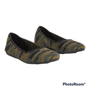 10.5W Extra Wide Width Torrid Flat Green Camouflage Flex Sole Knit Cushioned